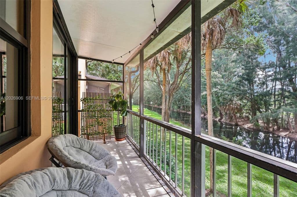 2-bedroom Condo — 400 Commodore Dr APT 206