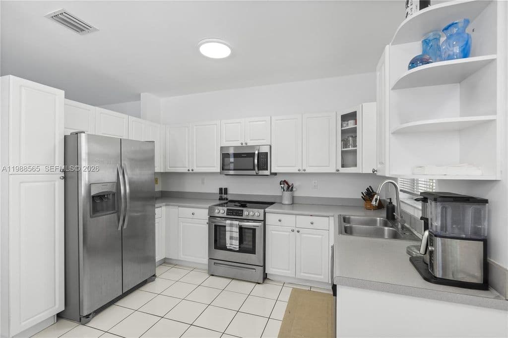 2-bedroom Property — 1120 Canella Ln