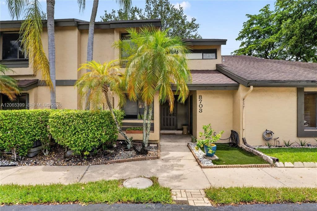 3+1 Mülk — 8703 Cleary Blvd