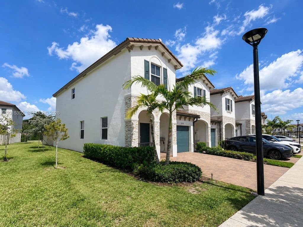 3+1 Mülk — 12750 NW 23rd Pl