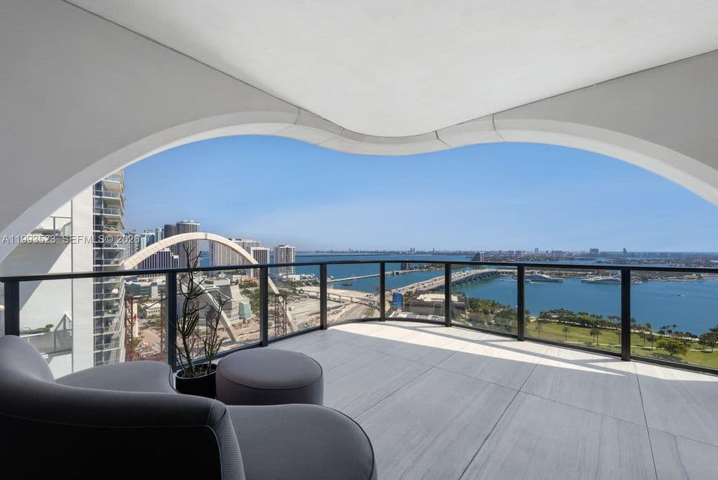 4+1 Condo — 1000 Biscayne Blvd #2702