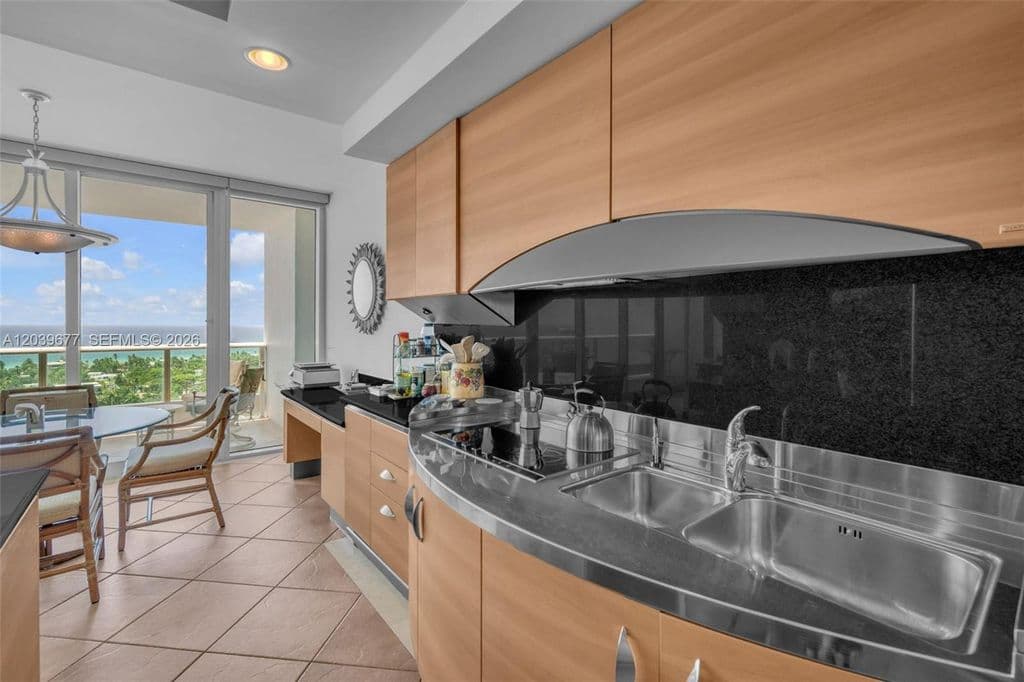 3+1 Condo — 19955 NE 38th Ct APT 2204
