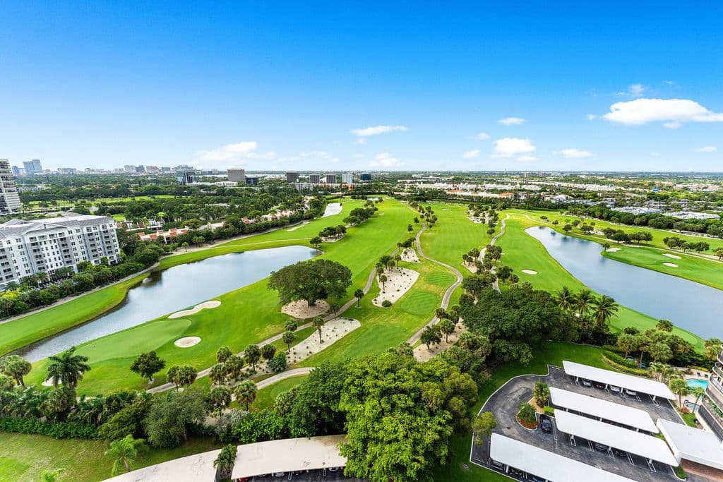 1+1 Condo — 2425 Presidential Way #Ph5