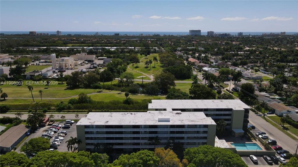 2+1 Condo — 1425 Arthur St APT 301A