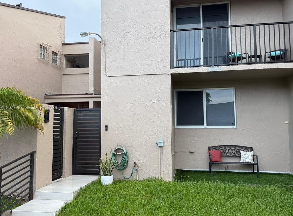 3+1 Mülk — 9171 Fontainebleau Blvd APT 5