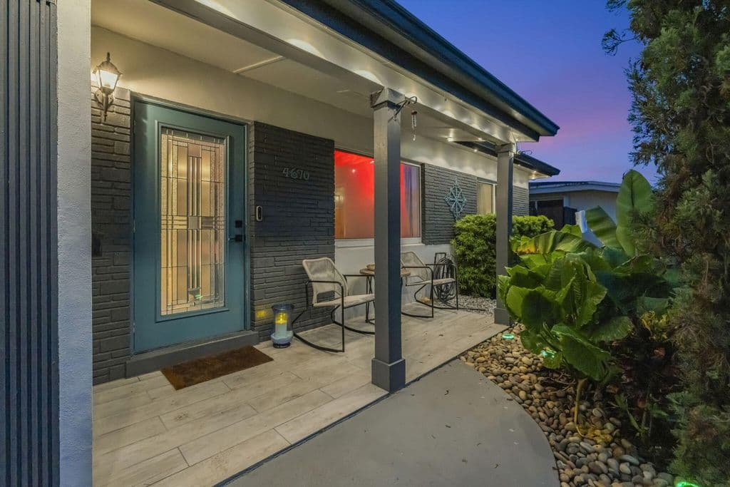 2-bedroom Single-Family Home — 4670 NE 4TH Avenue
