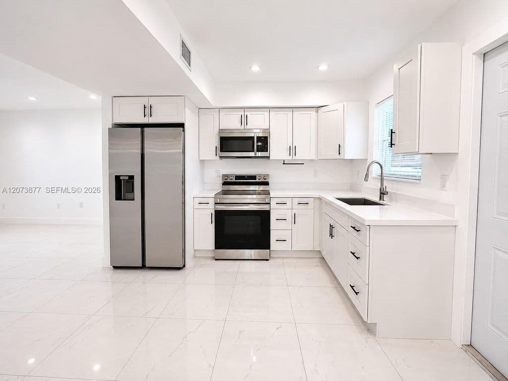 3+1 Müstakil ev — 1800 NE 154th St