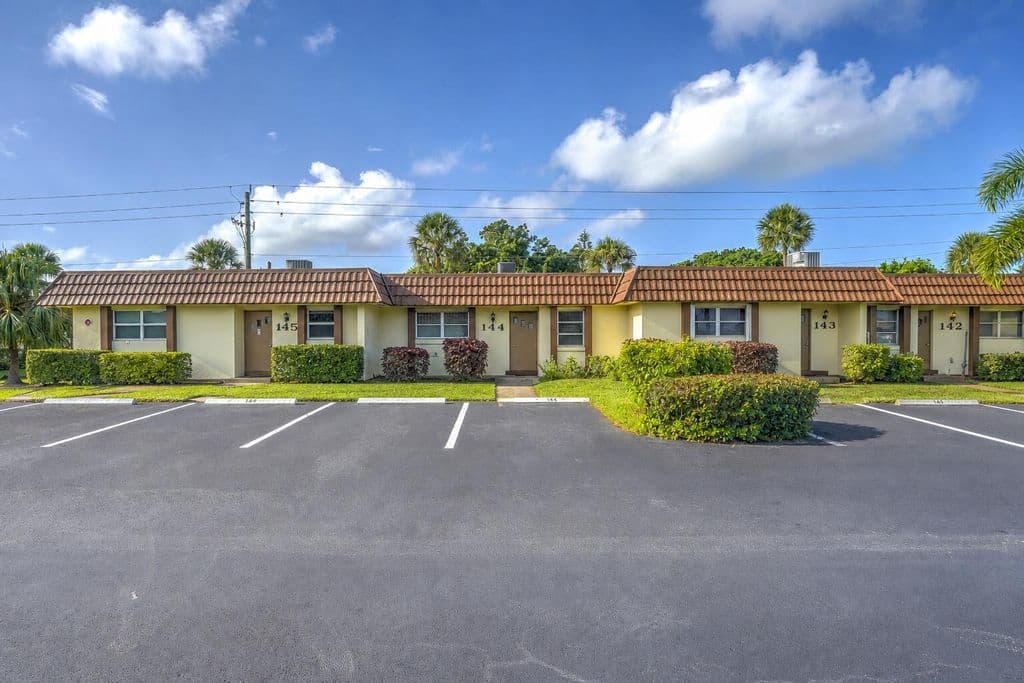 2-bedroom Condo — 5780 FERNLEY Drive W #144