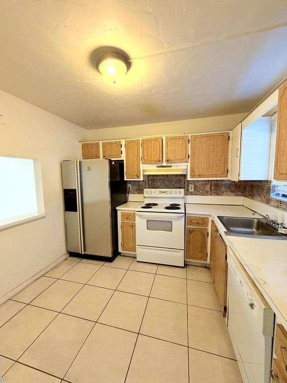 2-bedroom Condo — 9300 SW 8th Street #107