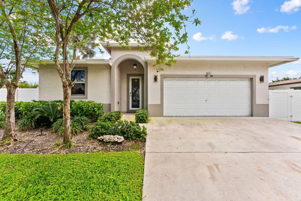 4+1 Müstakil ev — 1500 SW 20th Street