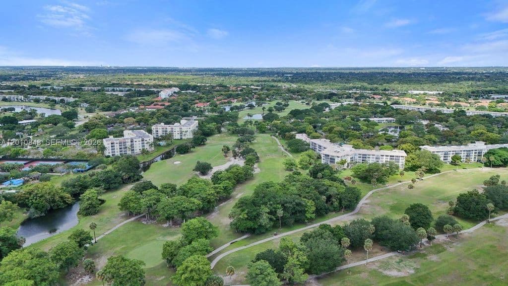 2+1 Condo — 575 Oaks Ln APT 508