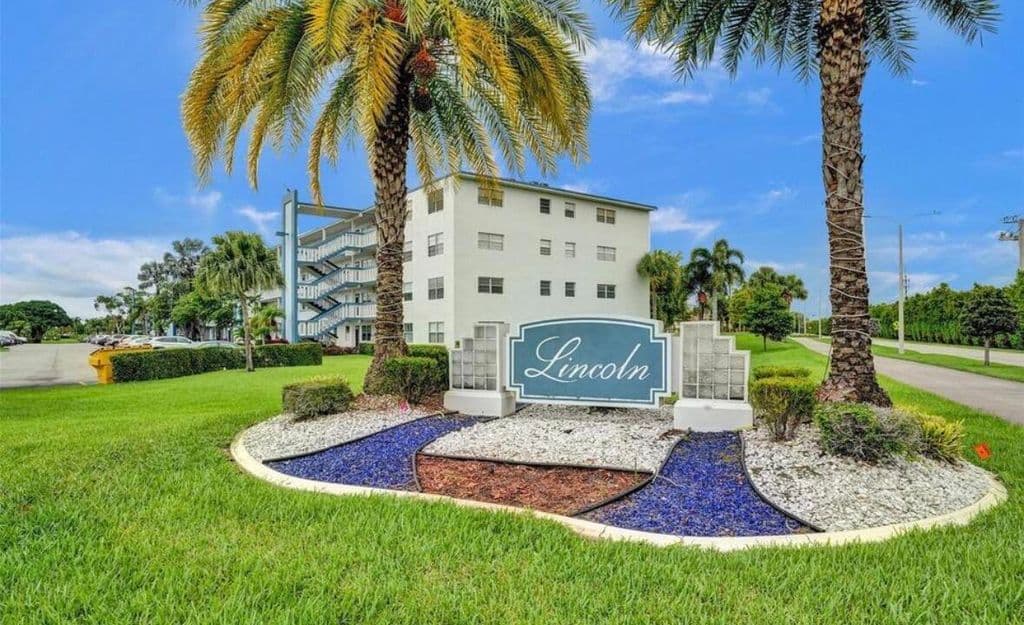 2-bedroom Condo — 3004 Lincoln A