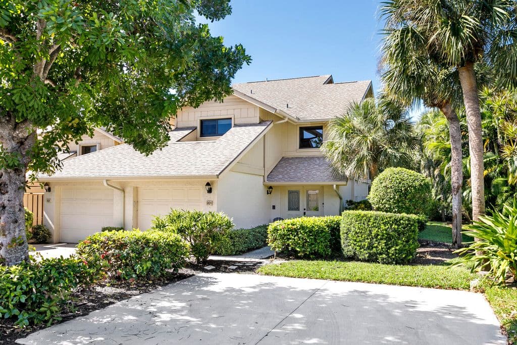 3-bedroom Condo — 17137 Waterbend Drive #201