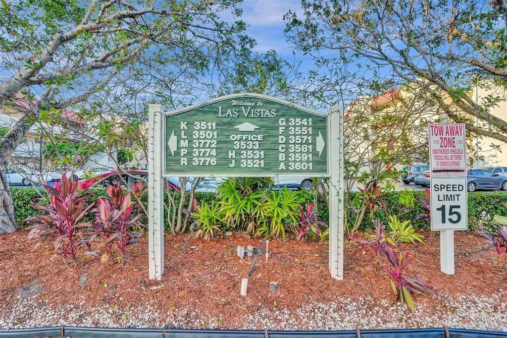 2-bedroom Condo — 3511 Inverrary Dr APT 107