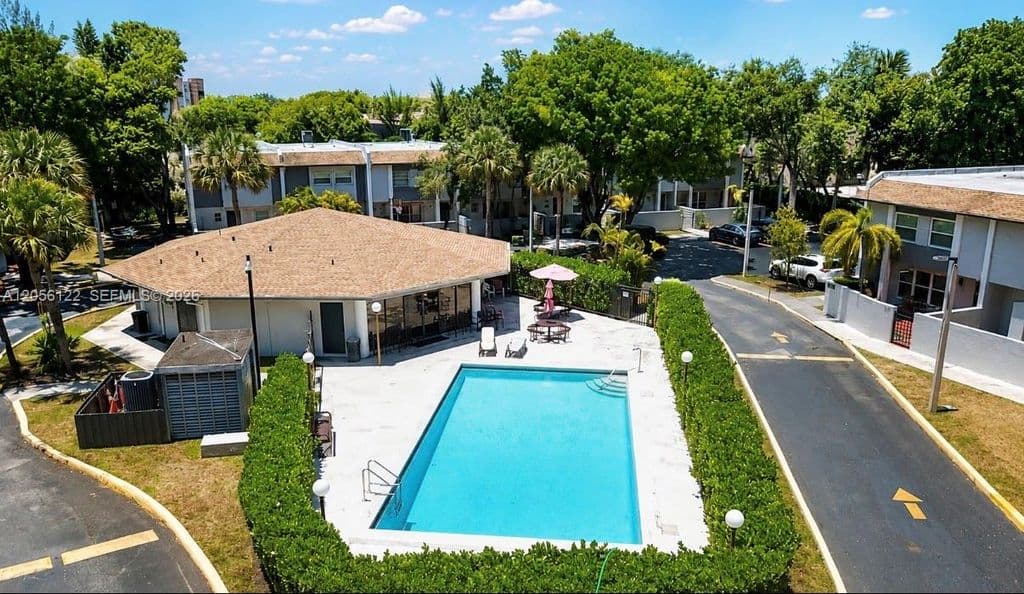 4+1 Mülk — 14101 SW 66th St APT A2