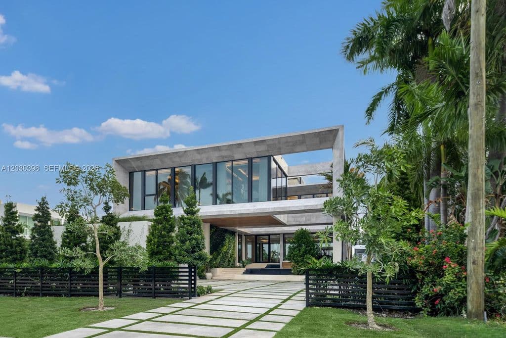 7+1 Müstakil ev — 360 S Hibiscus Dr