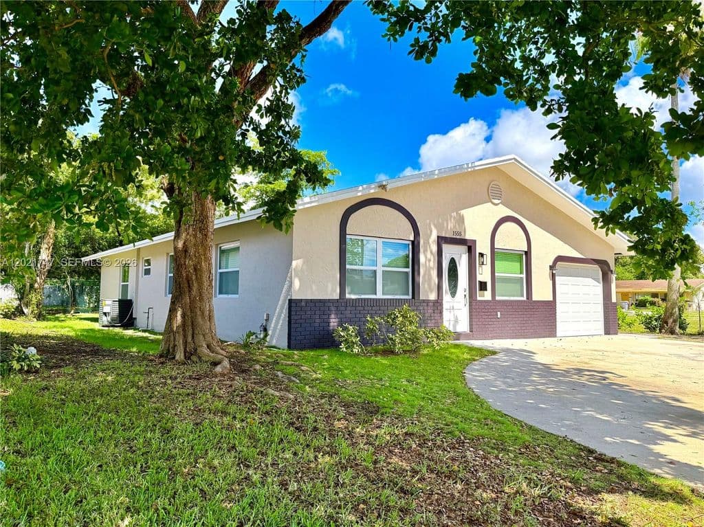 4+1 Müstakil ev — 1555 NW 6th Ave
