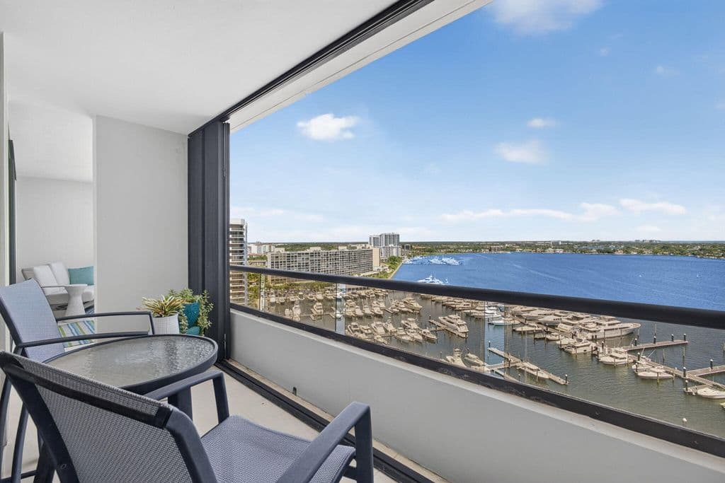 2-bedroom Condo — 100 Lakeshore Drive #1654