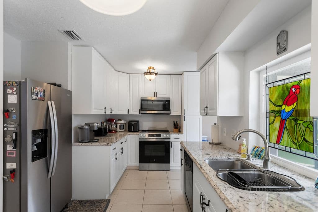 3+1 Müstakil ev — 8621 NW 3RD Street