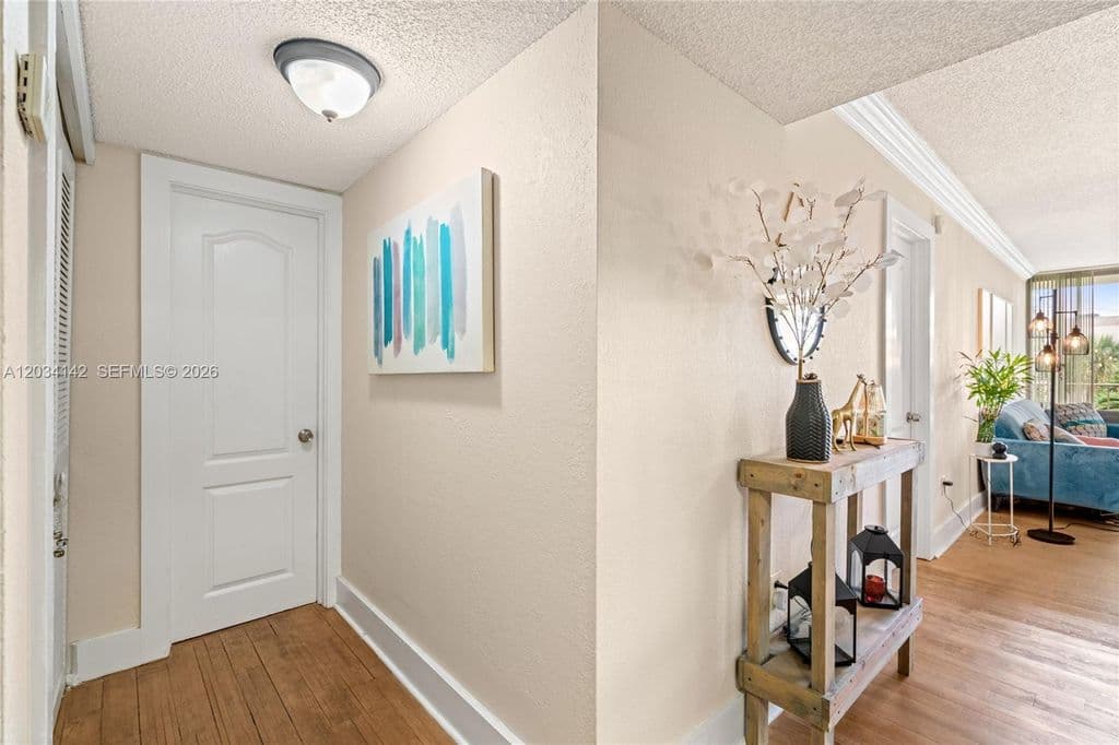 1+1 Condo — 13120 SW 92nd Ave #B-313