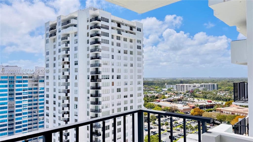 2-bedroom Condo — 2780 NE 183rd St APT 2012