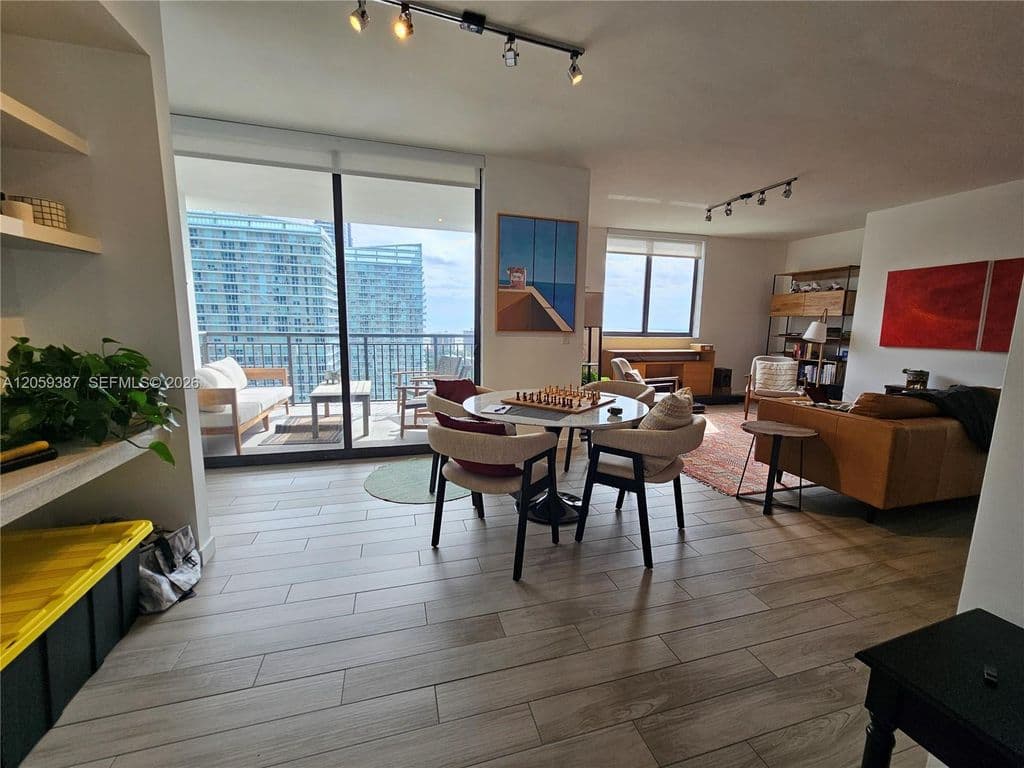 2+1 Condo — 999 SW 1st Ave APT 3004