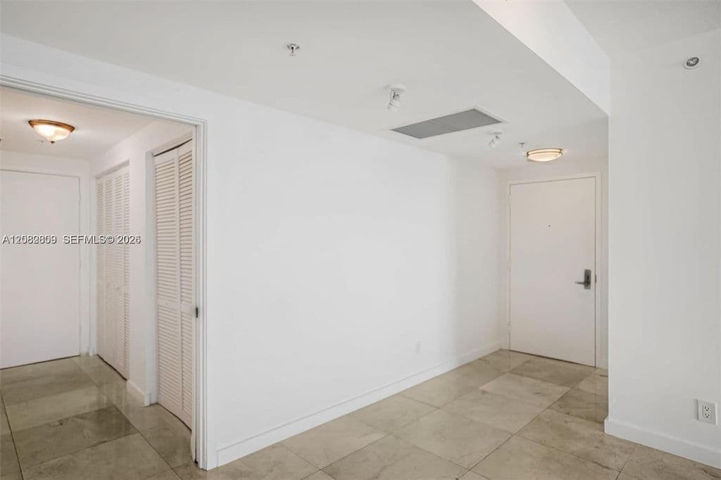 3+1 Condo — 325 Biscayne Blvd #1923
