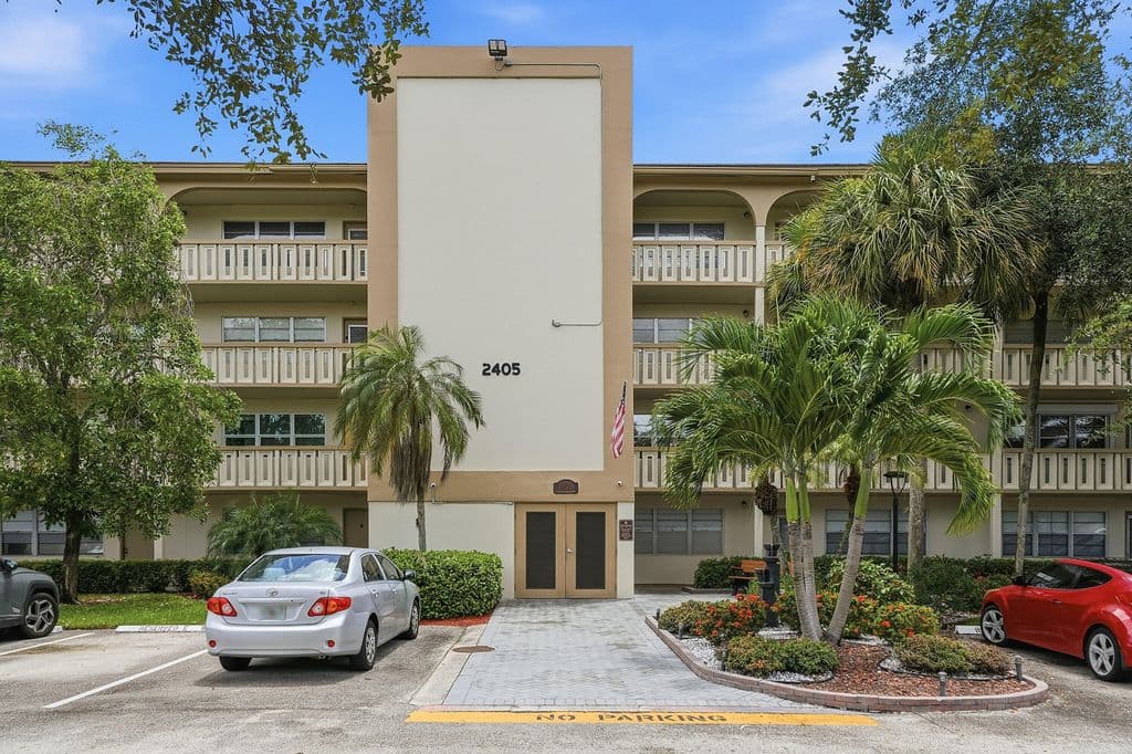 2-bedroom Condo — 2405 Antigua Circle #L1