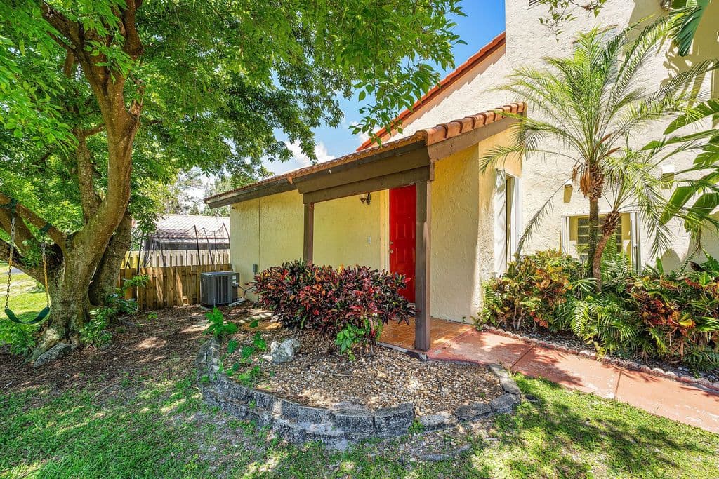 4-bedroom Single-Family Home — 2810 Sand Pines Court