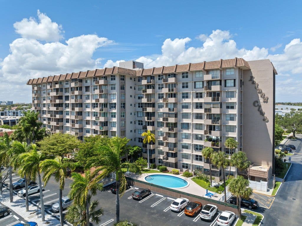 2-bedroom Condo — 777 S Federal Highway #Rp301