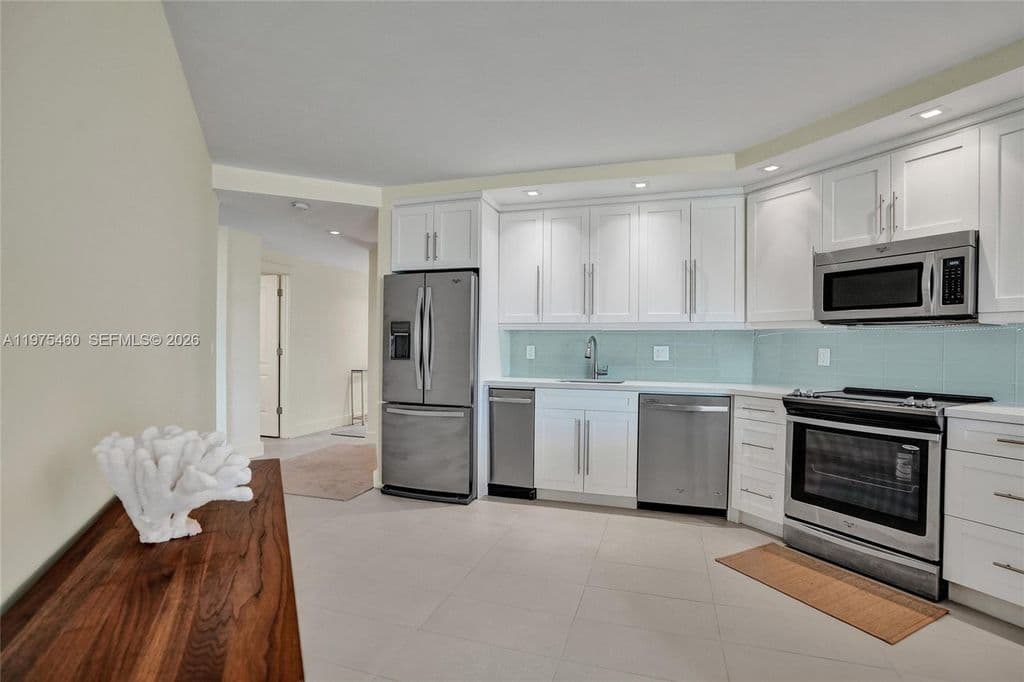 2+1 Condo — 1936 S Ocean Dr APT 21D