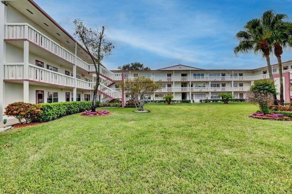 2+1 Condo — 571 Fanshaw N