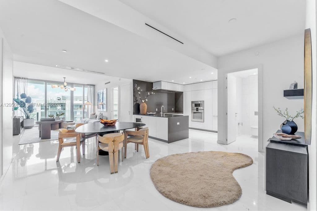 2+1 Condo — 300 Biscayne Boulevard Way #4309