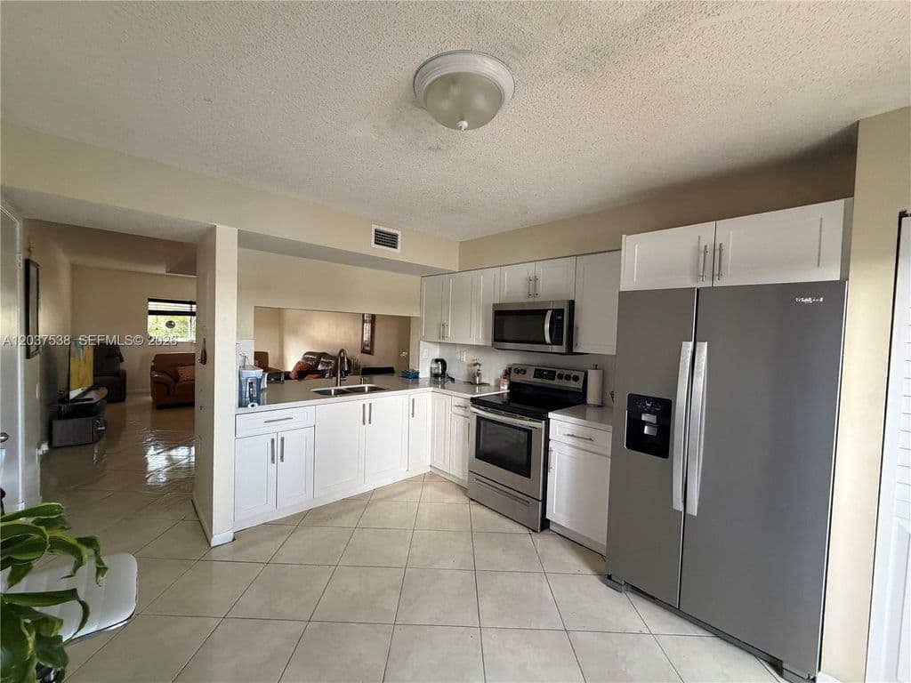 2+1 Condo — 14902 SW 82nd Ln #13205