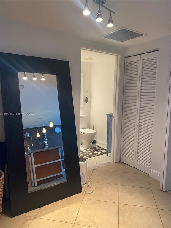 1-bedroom Condo — 185 SW 7th St APT 1607