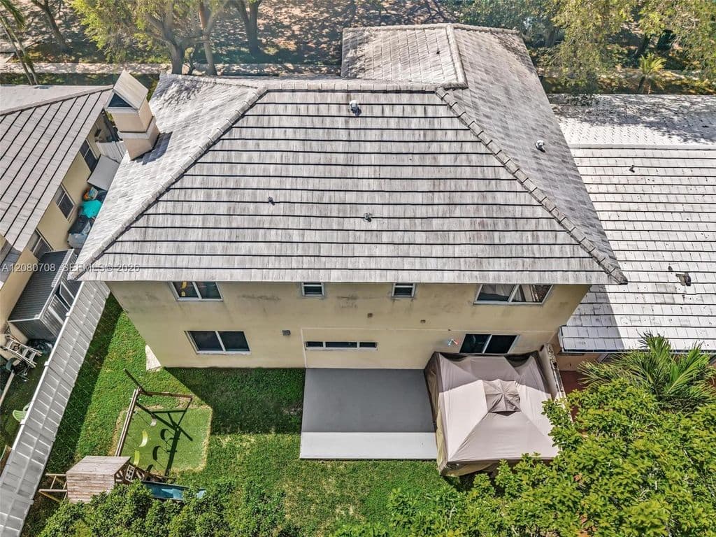 4+1 Müstakil ev — 10301 Panama St