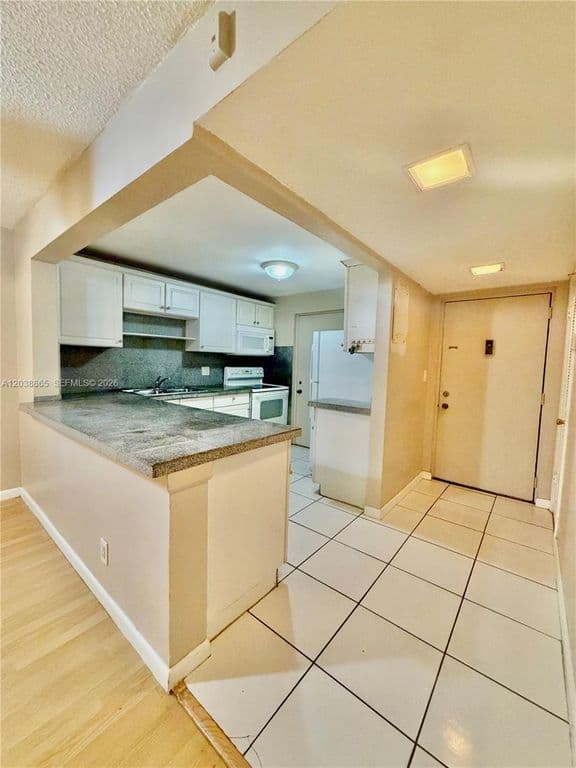 2-bedroom Condo — 2320 S Cypress Bend Dr APT 206