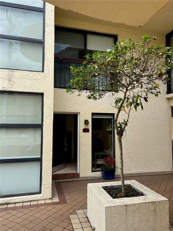 3-bedroom Condo — 2430 Brickell Avenue