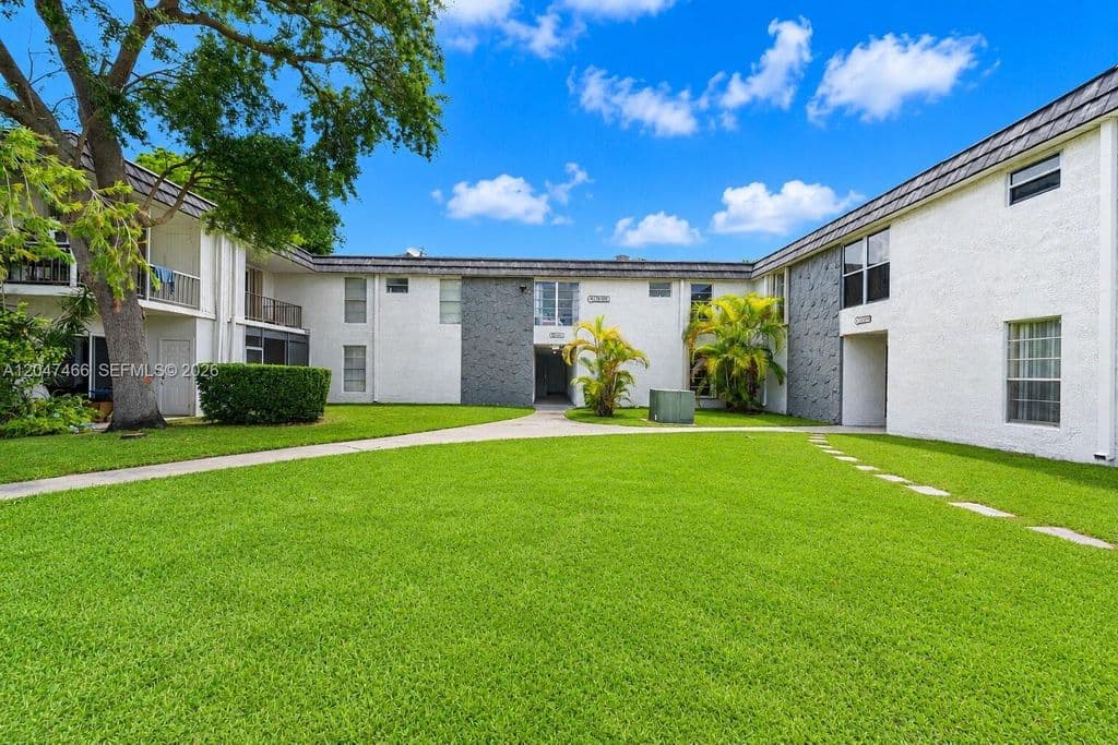 2-bedroom Condo — 10381 N Kendall Dr APT M8