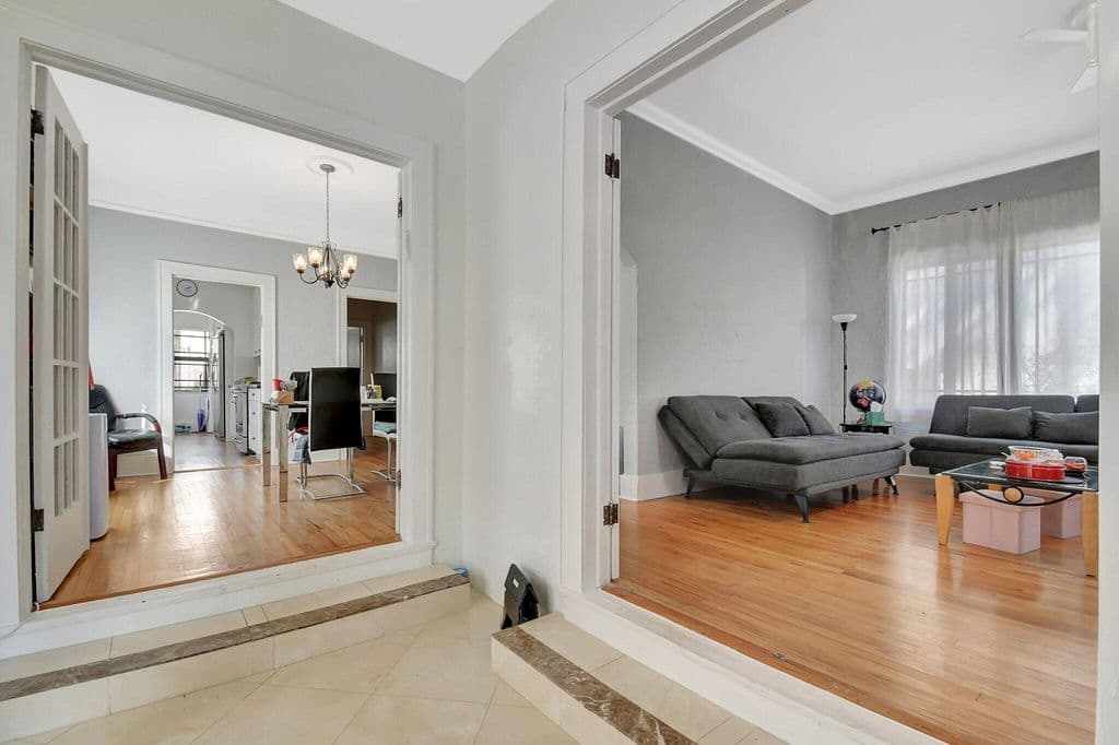 2+1 Müstakil ev — 1513 Adams Street