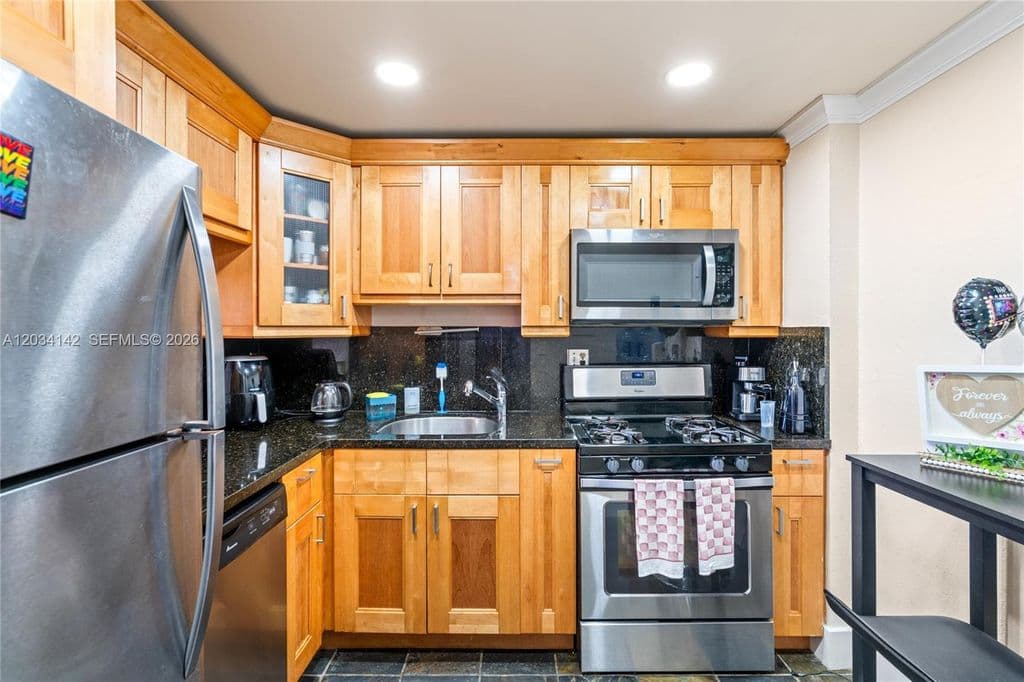 1+1 Condo — 13120 SW 92nd Ave #B-313