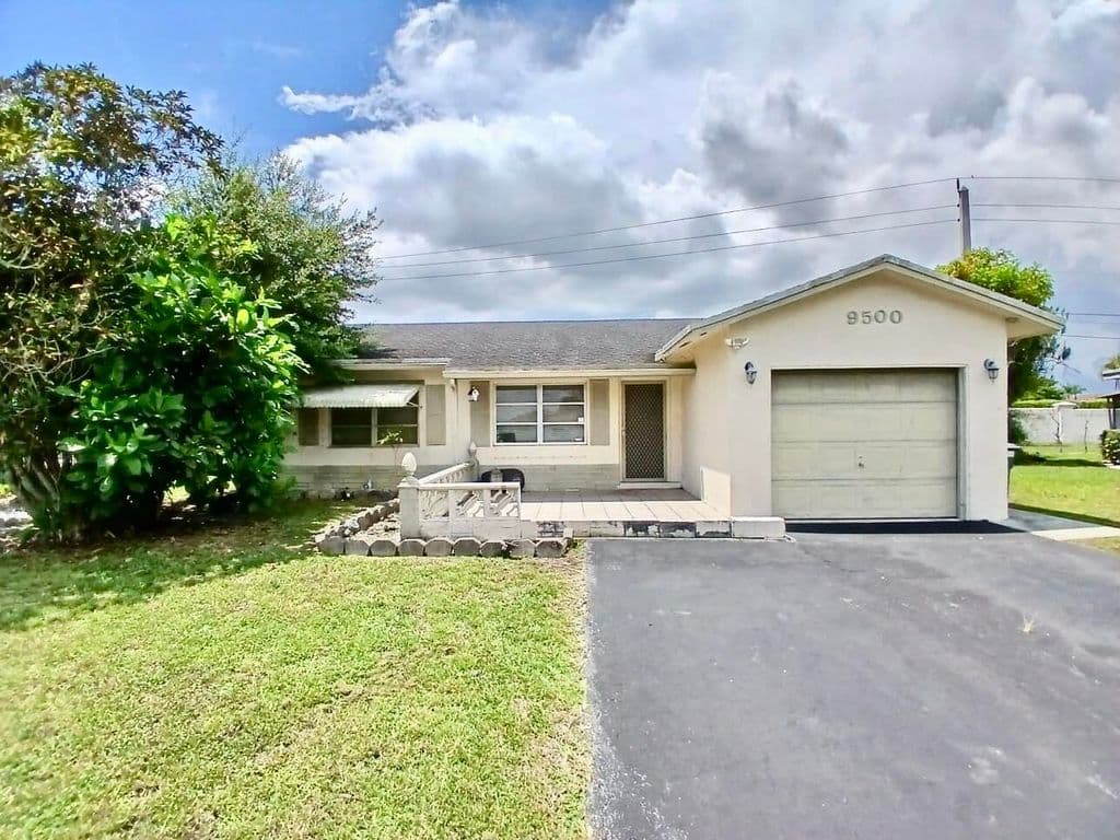 3+1 Müstakil ev — 9500 NW 70th Street