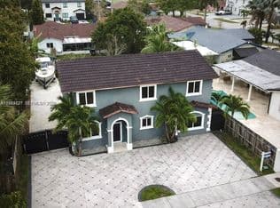 5+1 Müstakil ev — 15302 SW 180th Ter, Miami, 33187