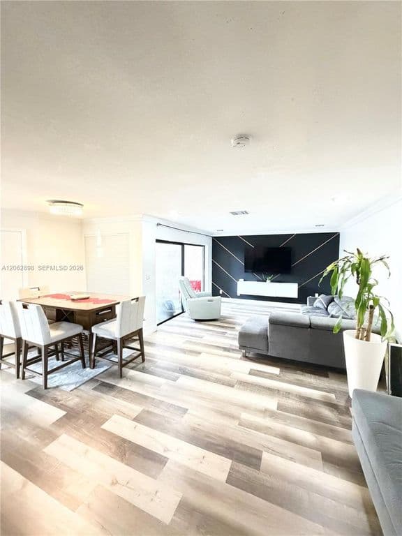 2-bedroom Property — 2041 Bayberry Dr