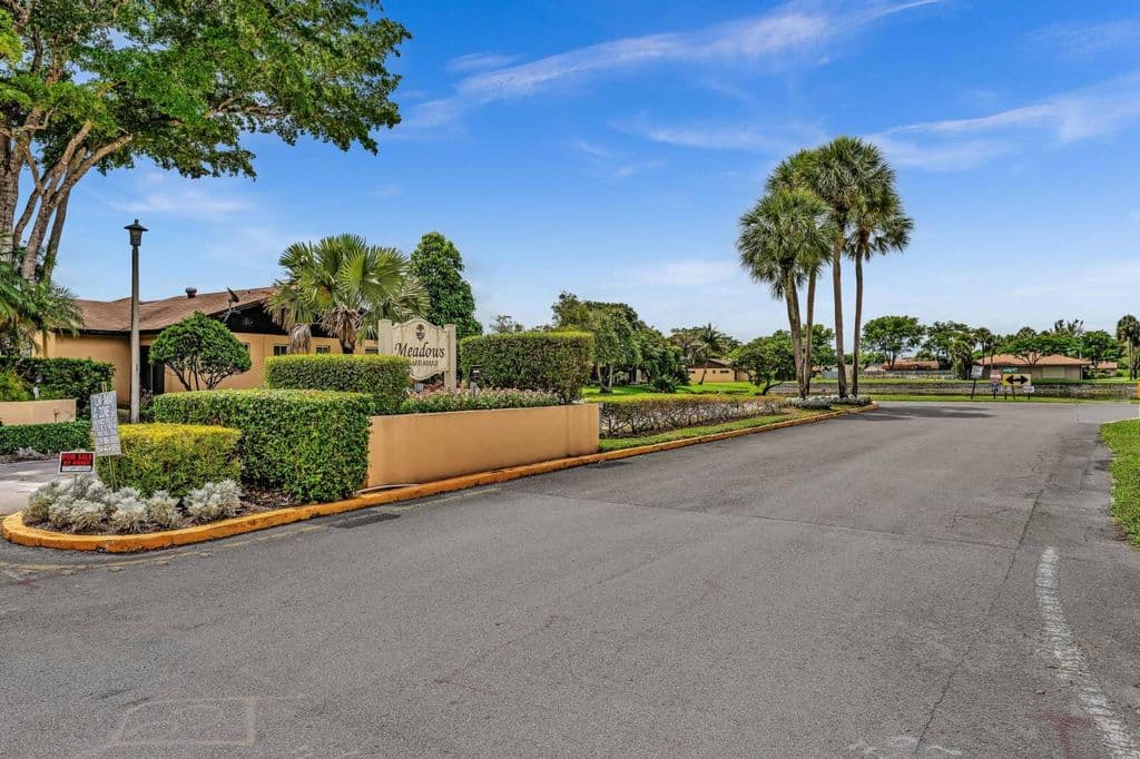 3-bedroom Property — 9551 W Heather Ln