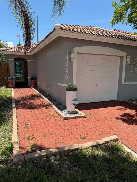 3-bedroom Single-Family Home — 19554 NW 79th Pl