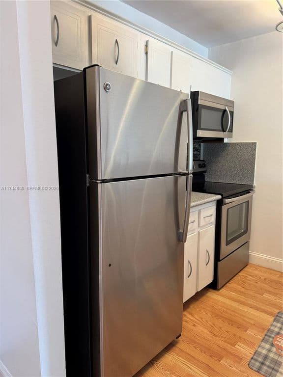 1+1 Condo — 1225 NE 124th St APT 33A
