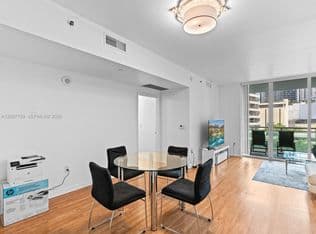 1+1 Condo — 950 Brickell Bay Dr APT 501, Miami, 33131