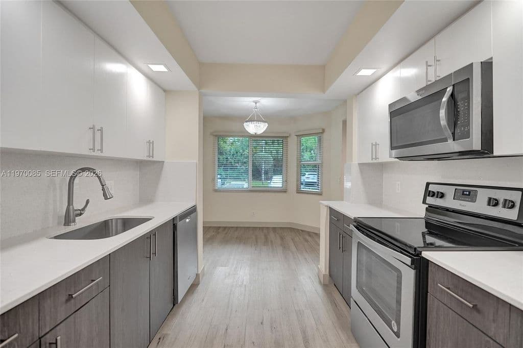 2+1 Condo — 12750 SW 4th Ct APT 111J