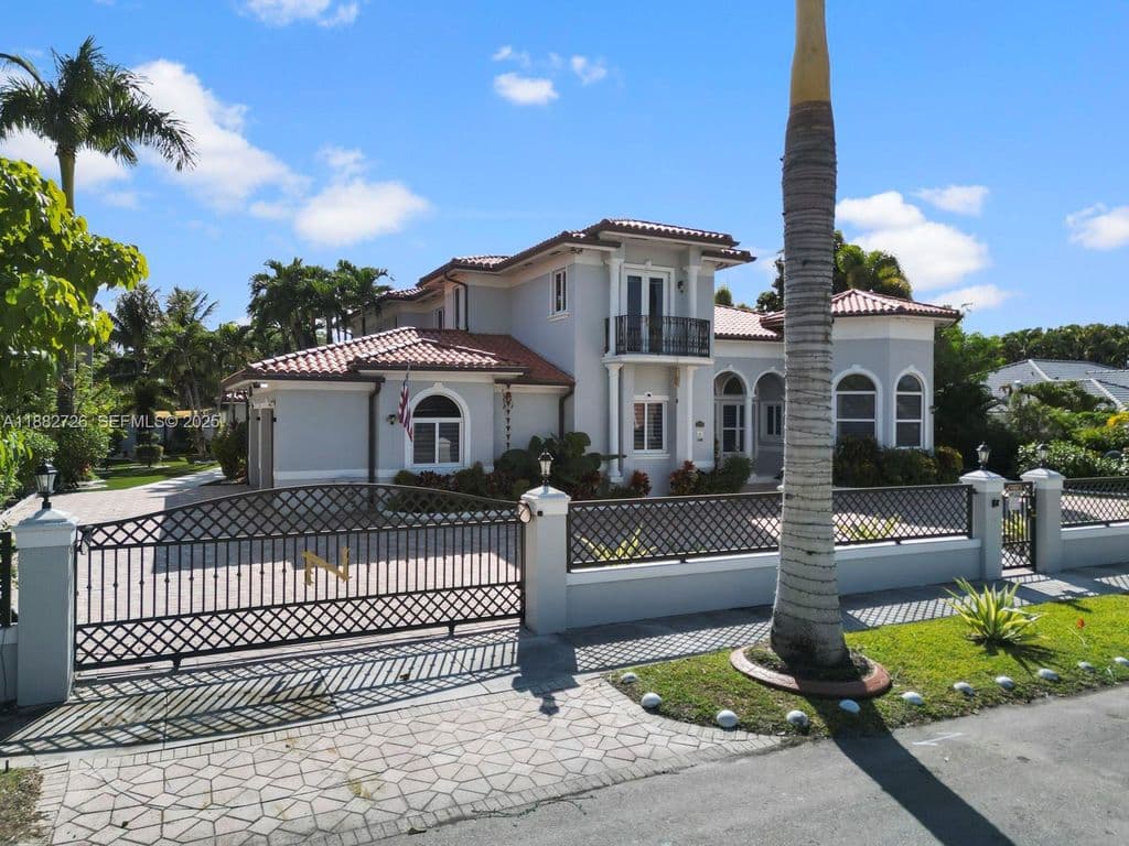 5-bedroom Single-Family Home — 12770 SW 188th St